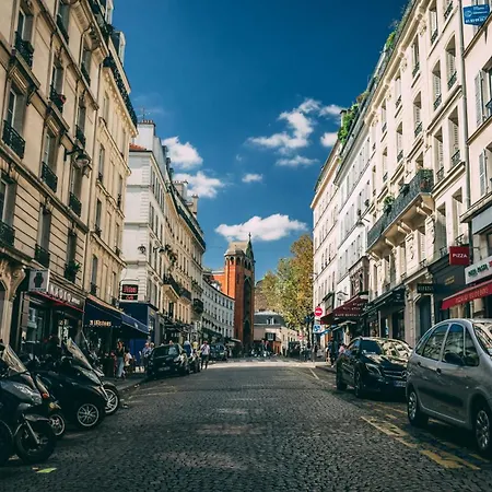 Parisian Elegance Near The Louvre